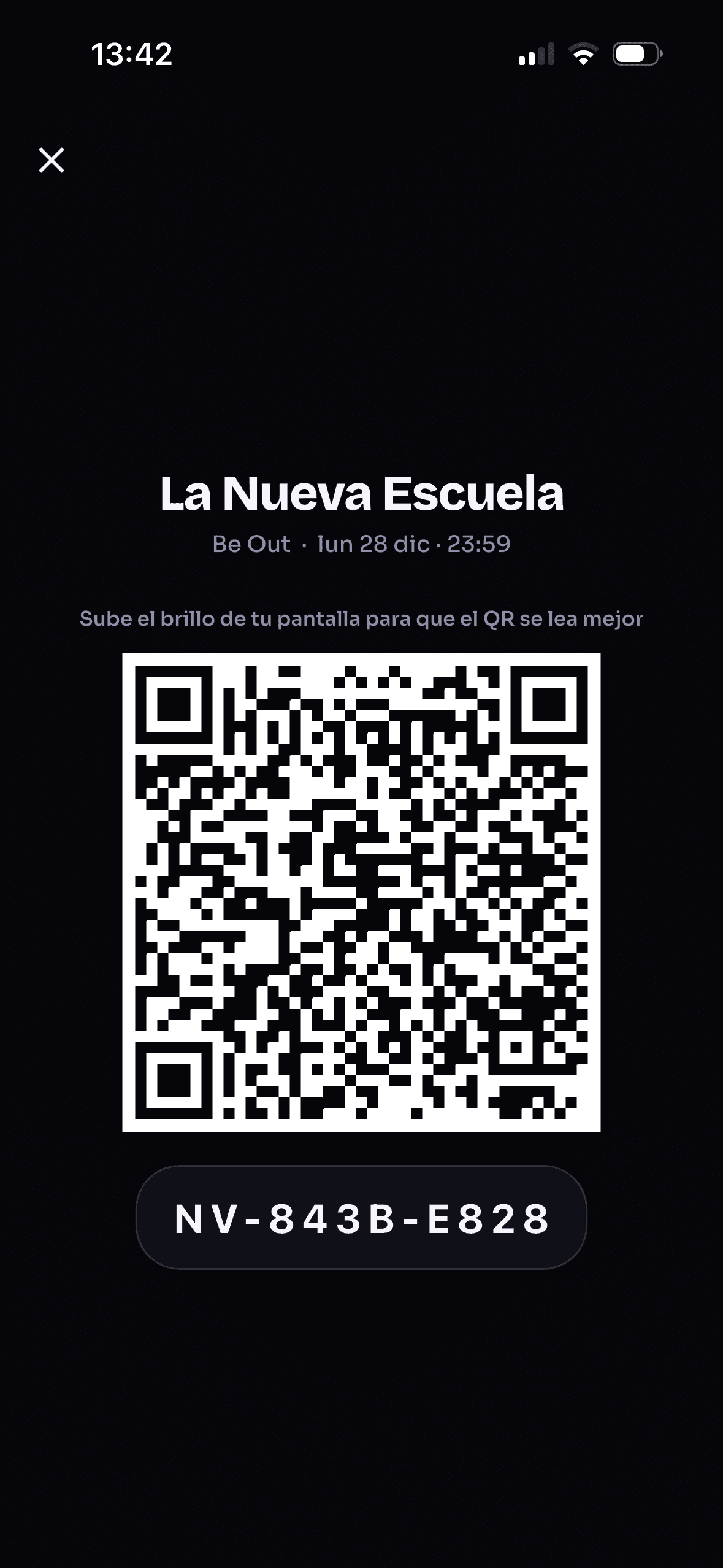 Entrada digital con código QR a pantalla completa en la app NightVibe
